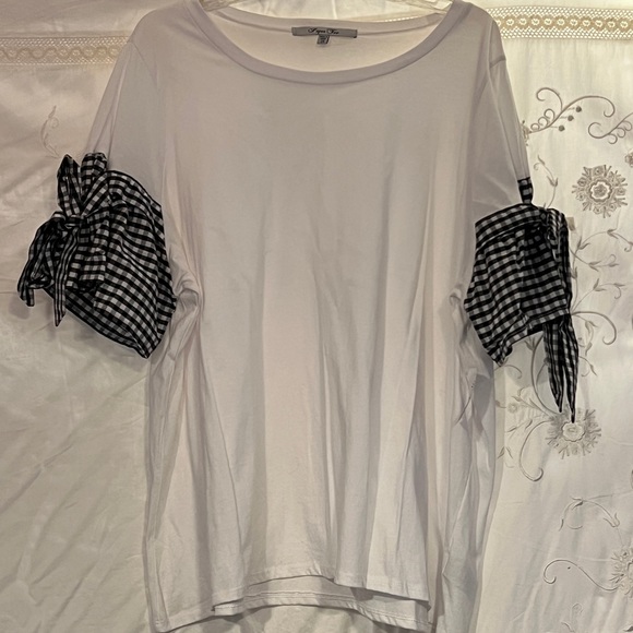 Gorgeous shirt by paper tee white with checkered sleeve that end in a bow new - Picture 6 of 8